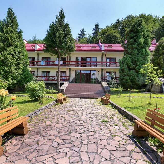 Каменные изделия в загородном доме